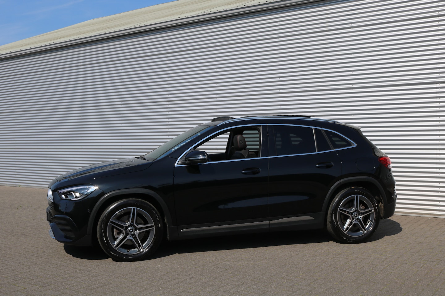 Mercedes-Benz GLA-Klasse - 250 4MATIC AMG Line 250 4MATIC AMG Line (Panoramadak Sportleder Widescreen Camera M-Bux Full-Led 19InchAMG Pri - AutoWereld.nl