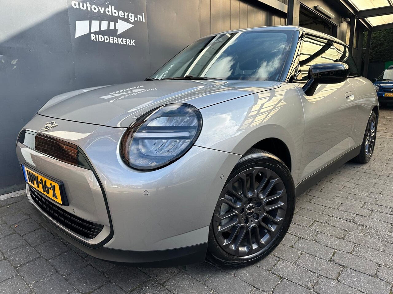 MINI Cooper - Mini E Essential XS 40.7 kWh 811 km ! NL auto | Camera | 17 inch | - AutoWereld.nl