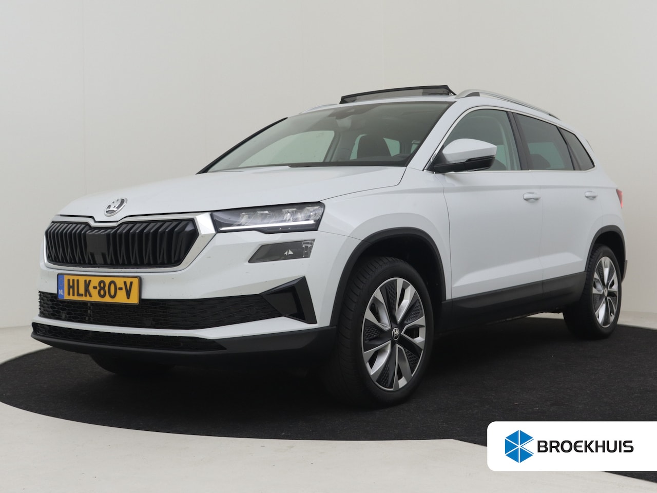 Skoda Karoq - 1.5 TSI ACT Business Edition 150pk DSG/AUTO | Panoramadak l Keyless Entry l Elektr. Achter - AutoWereld.nl