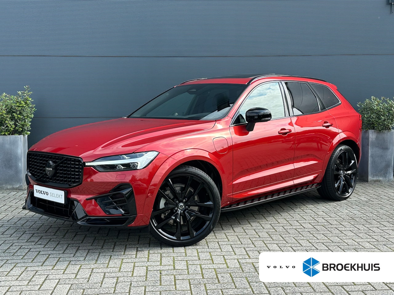 Volvo XC60 - 2.0 T8 Plug-in hybrid AWD Ultra Dark Heico Sportiv | Actief Sportuitlaatsysteem | Luchtver - AutoWereld.nl