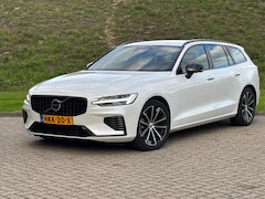 Volvo V60 - T6 350PK AWD Plus Dark | Trekhaak | 360° | Contourstoelen | HK | All Season