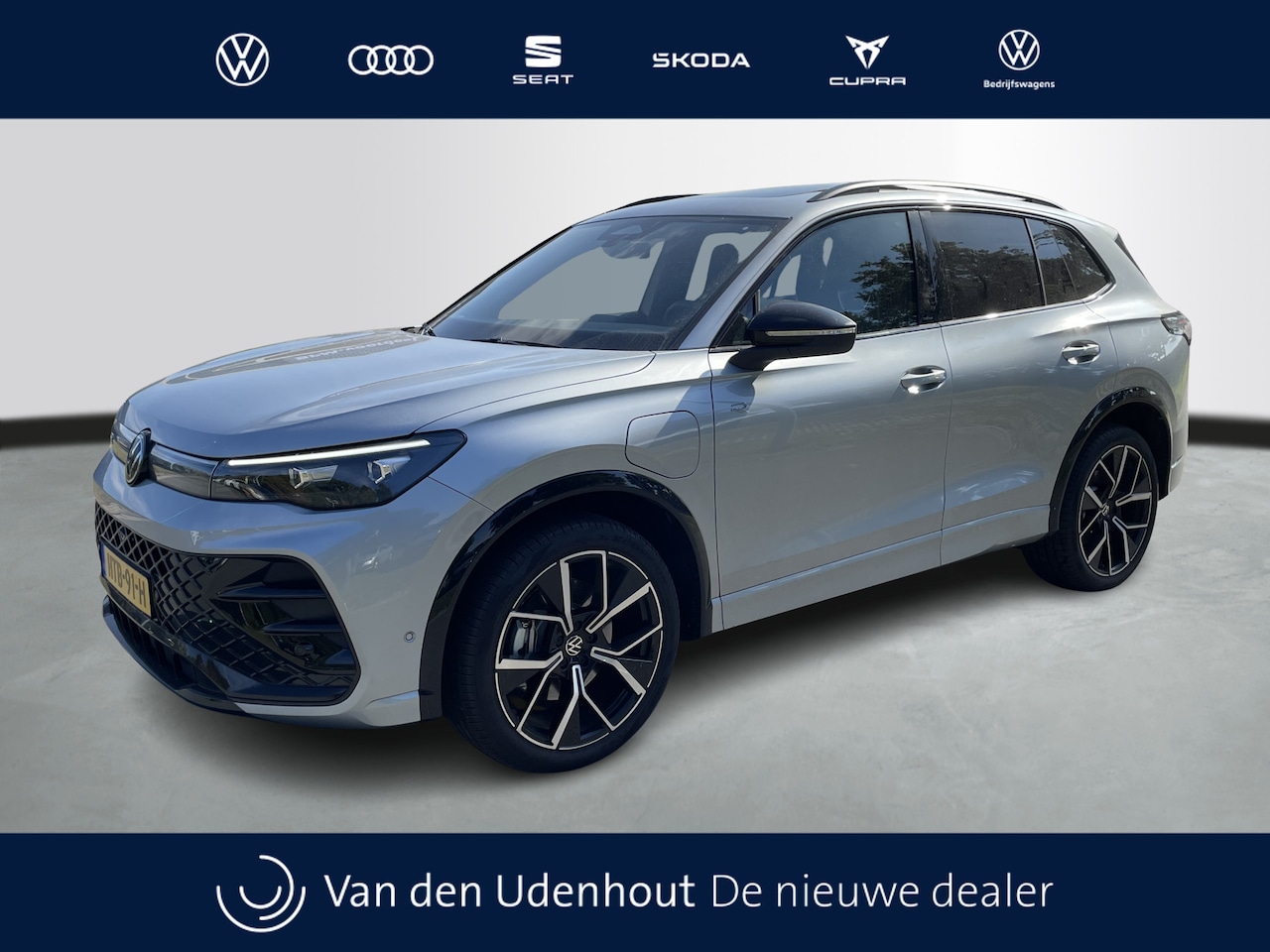 Volkswagen Tiguan - 1.5 eHybrid 272pk R-Line Edition / Panoramadak / 350 Camera / Trekhaak - AutoWereld.nl