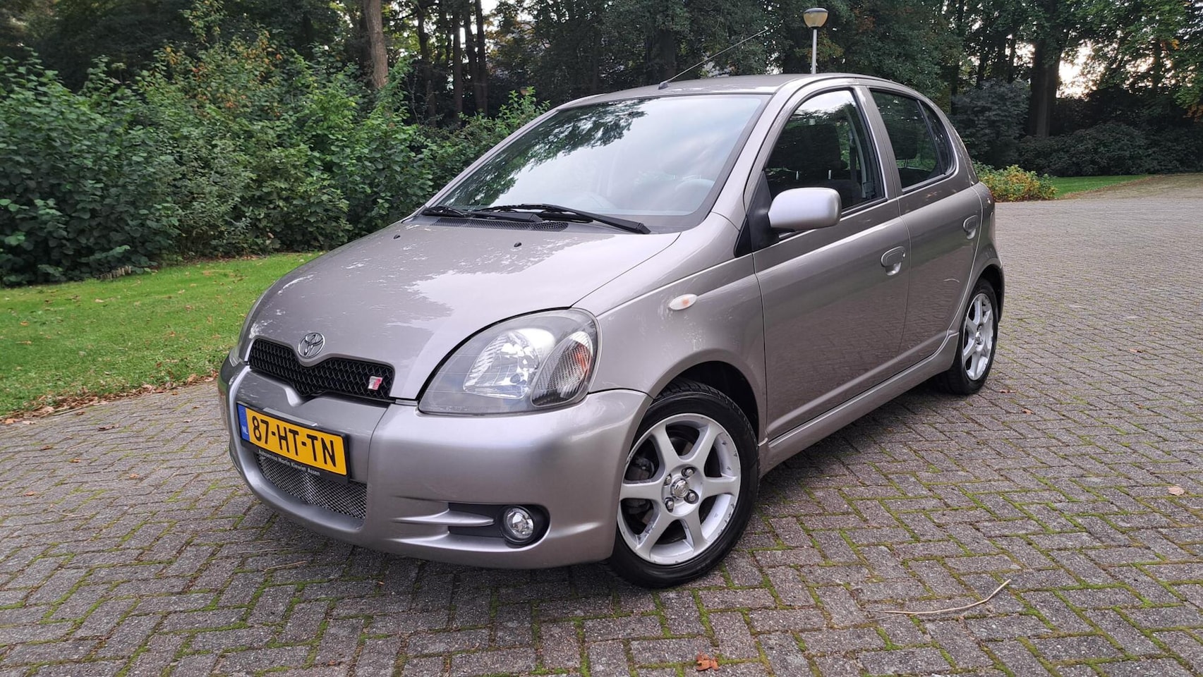 Toyota Yaris - 1.5-16V VVT-i T-Sport 5drs SPORTSTOELEN LEDER - AutoWereld.nl