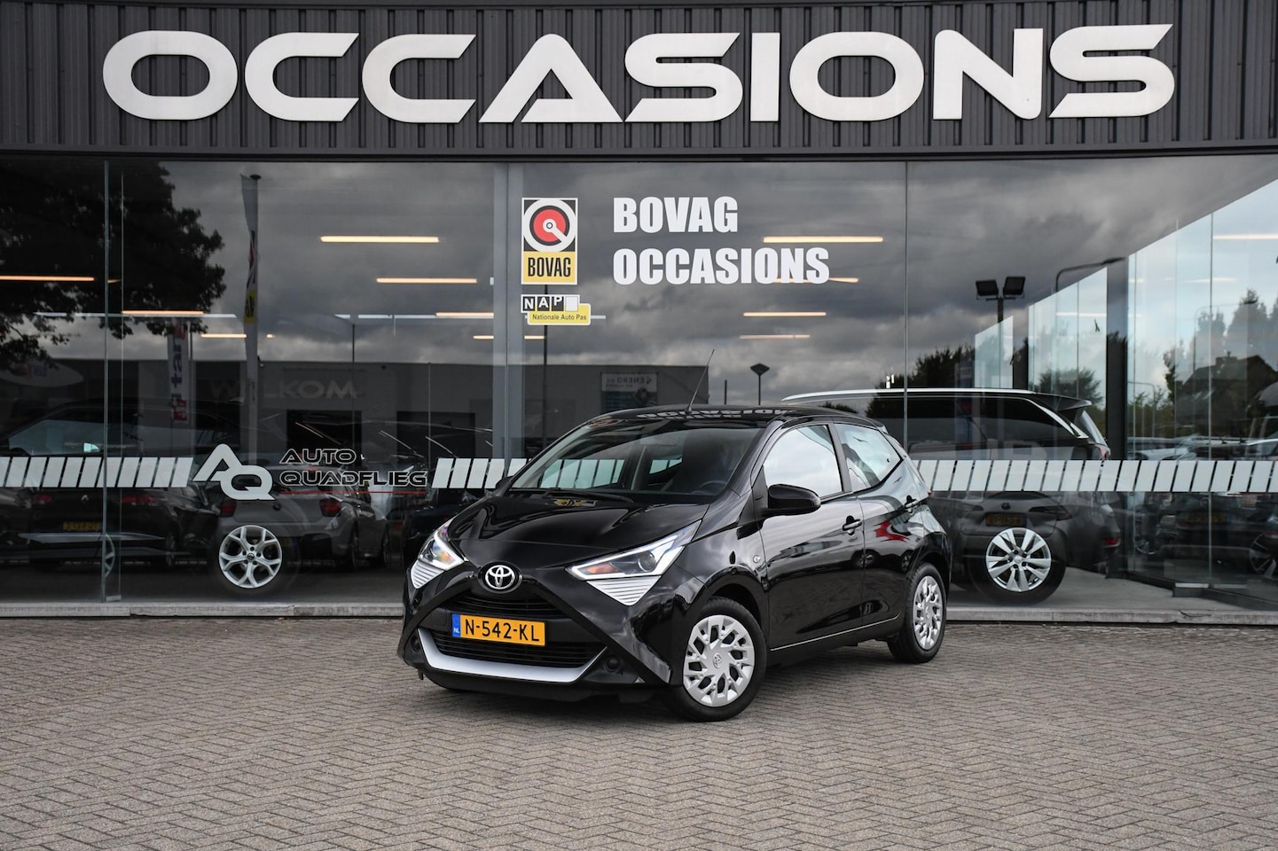 Toyota Aygo - 1.0 VVT-i x-play APPLE CARPLAY/ HILL HOLD/ LED - AutoWereld.nl