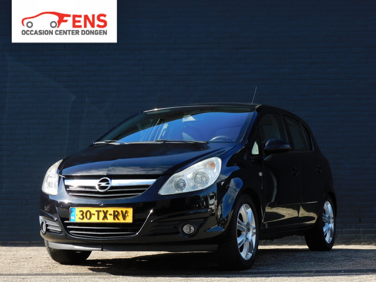 Opel Corsa - 1.4-16V Cosmo APK T/M 26-9-2026! 4 SEIZOENEN BANDEN! CRUISE! AIRCO! TREKHAAK! - AutoWereld.nl