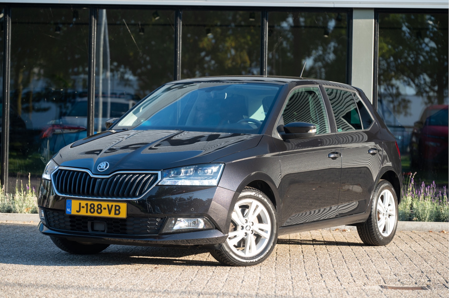 Skoda Fabia - 1.0 TSI Style 110pk DSG | Navi by App | Stoelverw. | Keyless | Camera | PDC V+A | Cruise - AutoWereld.nl