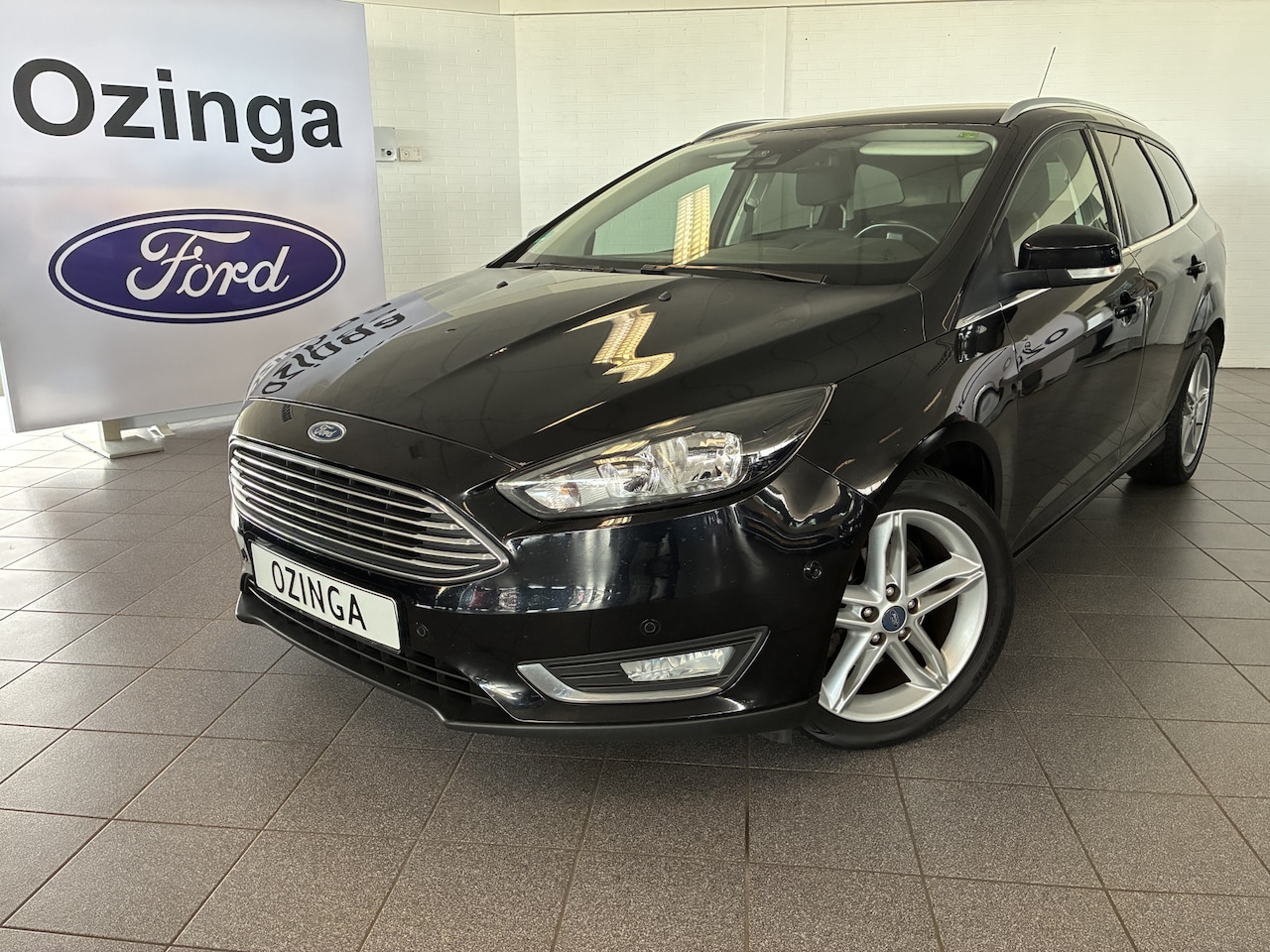 Ford Focus - 125pk Titanium nwe distributie winterpakket-privacyglass-navi touchscreen - AutoWereld.nl