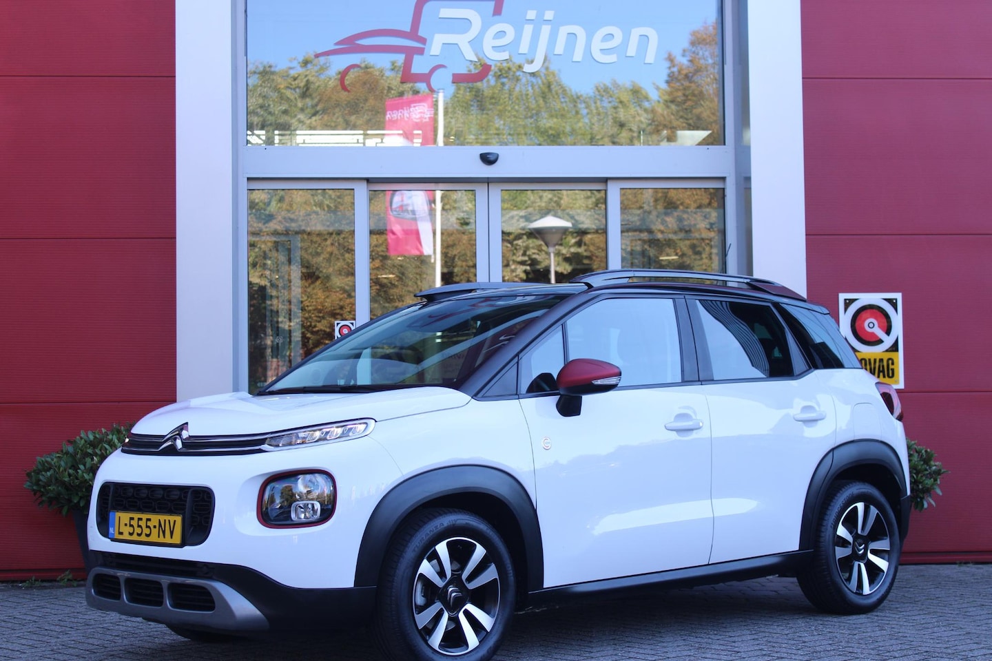 Citroën C3 Aircross - 1.2 110PK C-SERIES | NAVIGATIE | APPLE CARPLAY/ANDROID AUTO | LICHTMETALEN VELGEN | CRUISE - AutoWereld.nl