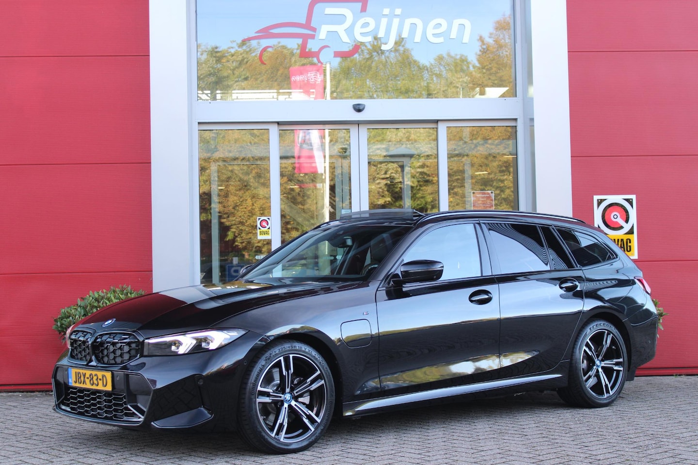 BMW 3-serie Touring - 320e 205PK M-SPORT | PANORAMISCH SCHUIF/KANTEL DAK | M-SPORT PAKKET INTERIEUR/EXTERIEUR | - AutoWereld.nl