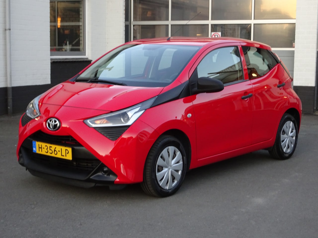 Toyota Aygo - 1.0 VVT-i x-fun Airco, elektrische ramen, centrale vergrendeling, enz. - AutoWereld.nl