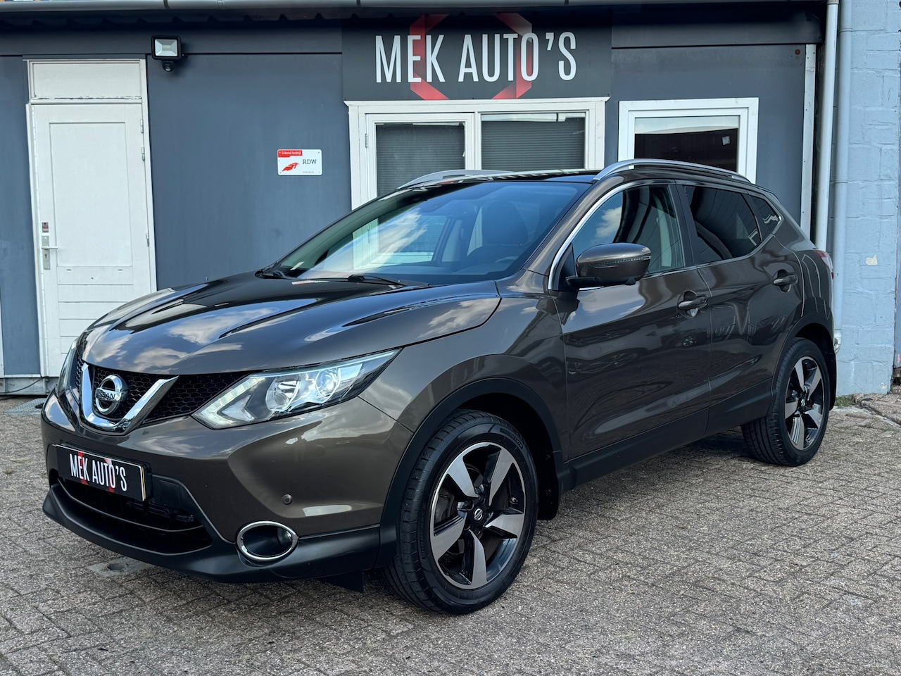 Nissan Qashqai - 1.2 Connect Edition|Pano|Camera360|Trekhaak| - AutoWereld.nl