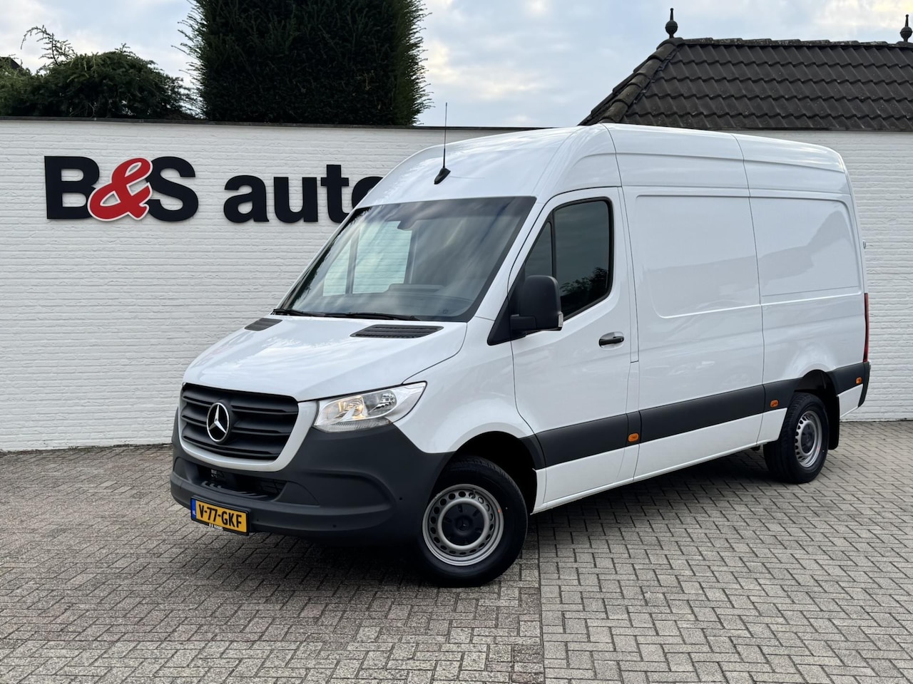 Mercedes-Benz Sprinter - 317 1.9 CDI L2 9G laadruimte bekleed Leder Camera Clima M-bux media systeem DAB - AutoWereld.nl