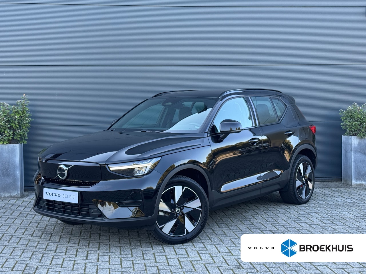 Volvo XC40 - Single Motor Extended Range Plus 82 kWh | Pilot Assist | Trekhaak | Camera | Warmtepomp | - AutoWereld.nl