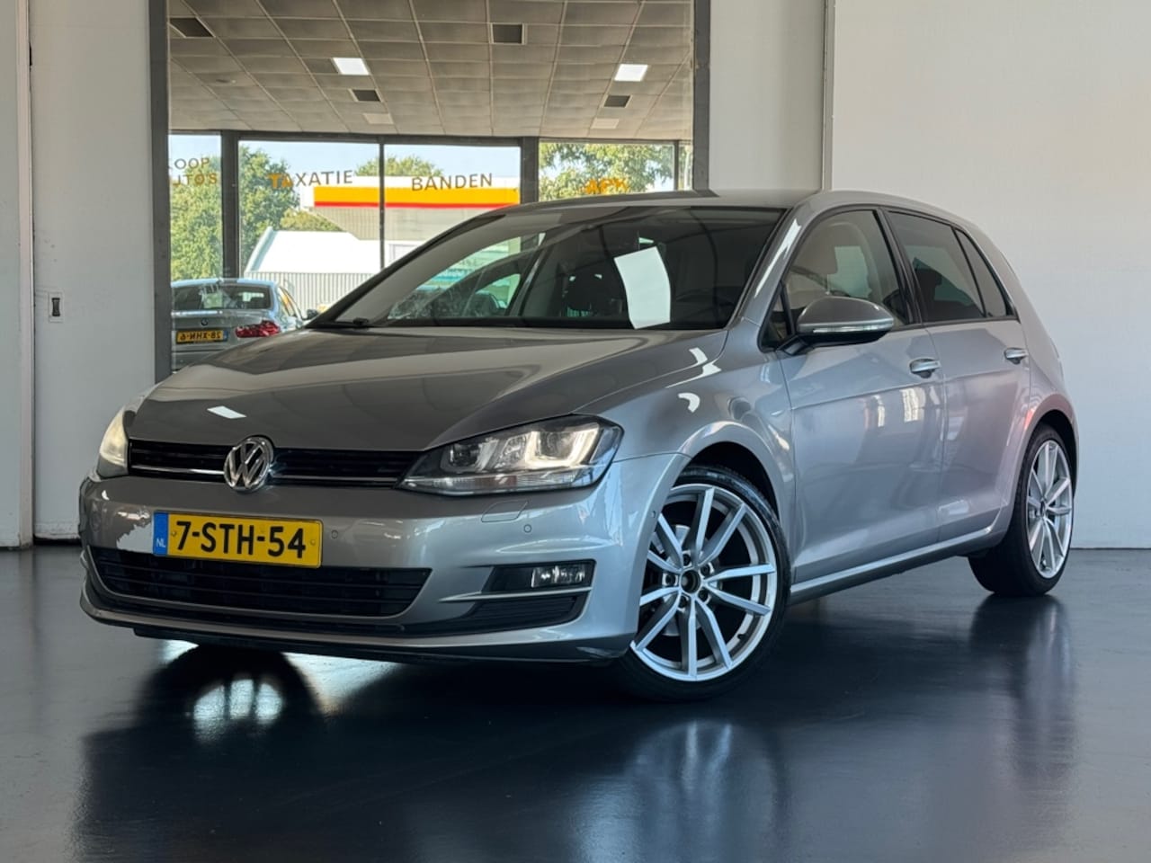 Volkswagen Golf - 1.6 TDI Highline BlueMotion | Camera | Trekhaak | Nap - AutoWereld.nl
