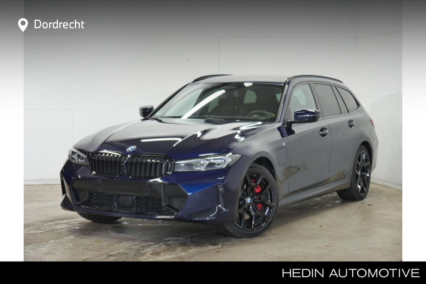 BMW 3-serie Touring - 330e M-Sport Pro | Trekhaak | 19" | Panorama | Memory | Driving Assistant Professional | H - AutoWereld.nl
