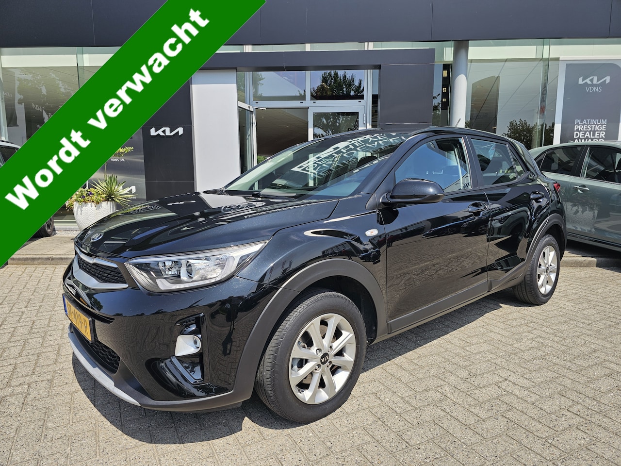 Kia Stonic - 1.2 MPi ComfortPlusLine Navigator Navigatie | Camera | Sensoren Info Daan 0492-588964 - AutoWereld.nl
