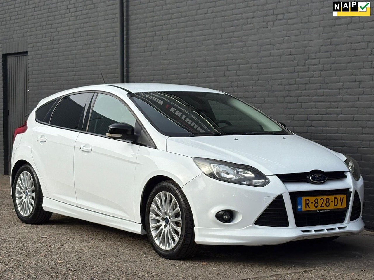 Ford Focus - 1.0 EcoBoost Titanium | NWE D RIEM | AIRCO | BLUETOOTH | ELEK PAKKET | NWE APK - AutoWereld.nl