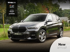 BMW X1 - xDrive20i M-Sport | Trekhk | Nav | 18" | Stoelverw | Camera | All Black