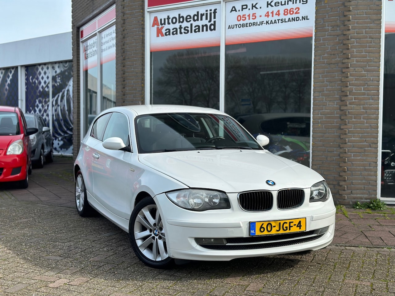 BMW 1-serie - 116i Business Line 6 Bak - Clima - Navi - MOTOR TIKT - - AutoWereld.nl