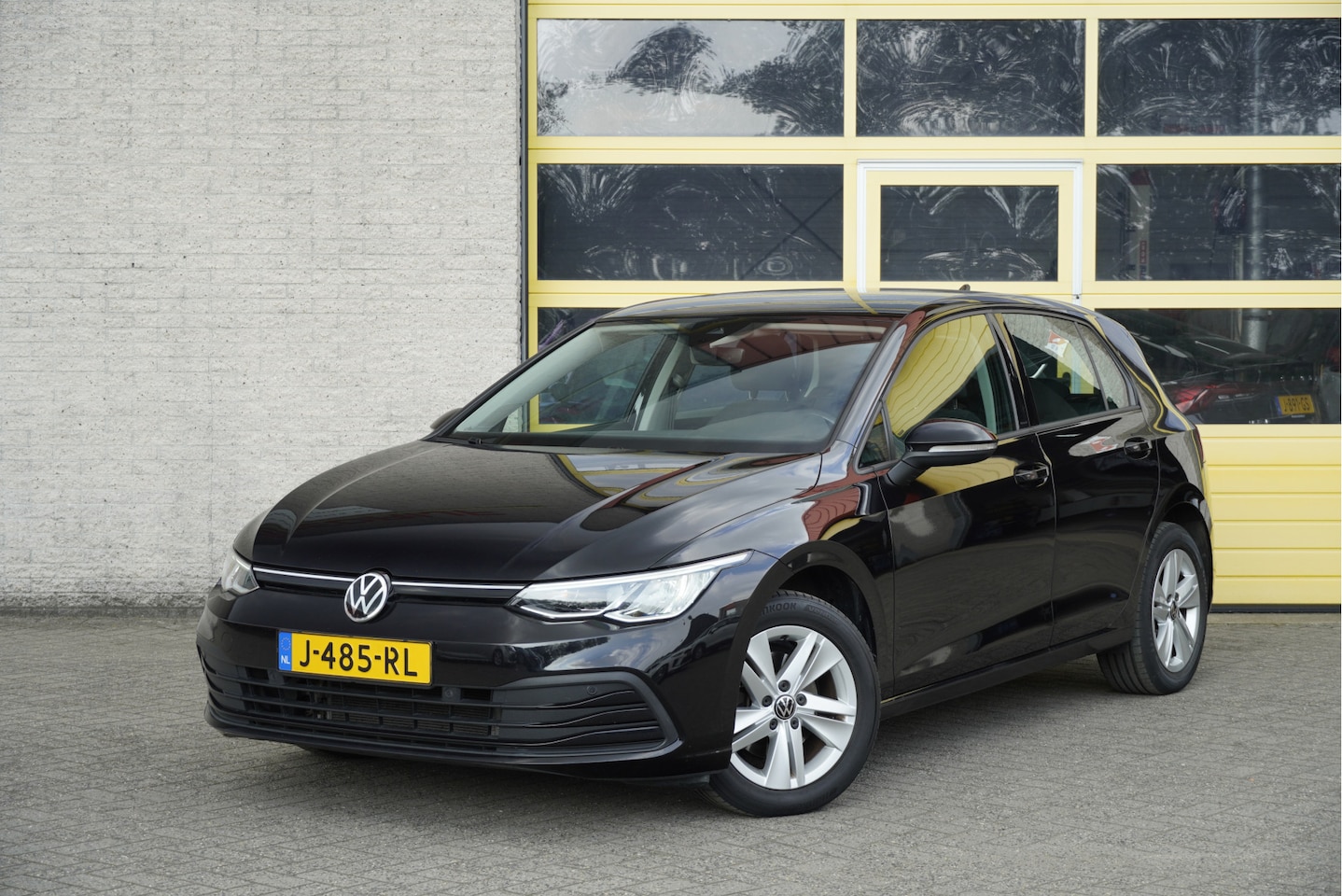 Volkswagen Golf - 1.5 TSI 131PK! Life BJ2020 Lmv 16" | Led | Pdc | Navi | Trekhaak | App-Connect | Dashboard - AutoWereld.nl