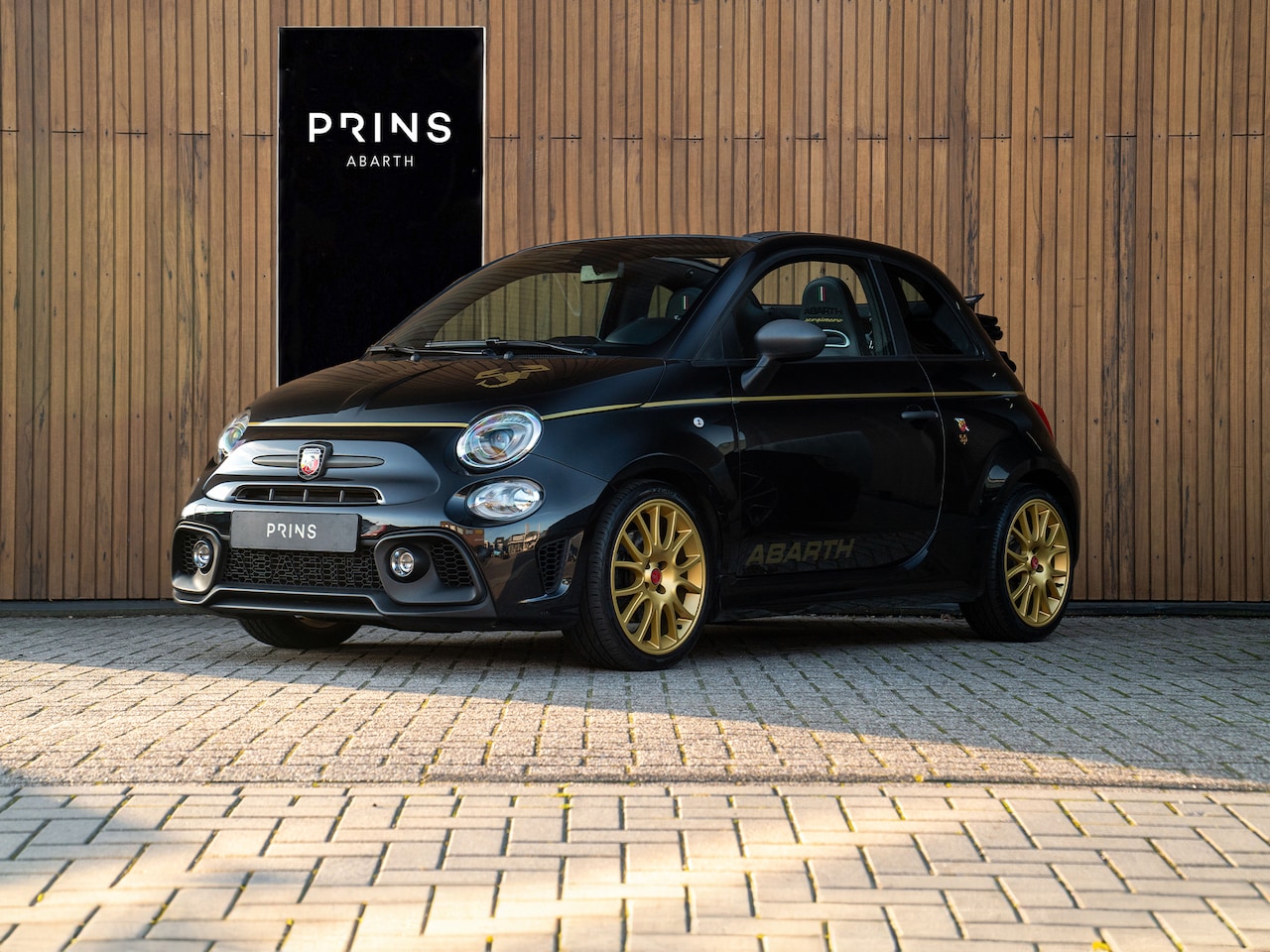 Abarth 595 - C ScorpioneOro | Beats audio | One of 2000 - AutoWereld.nl