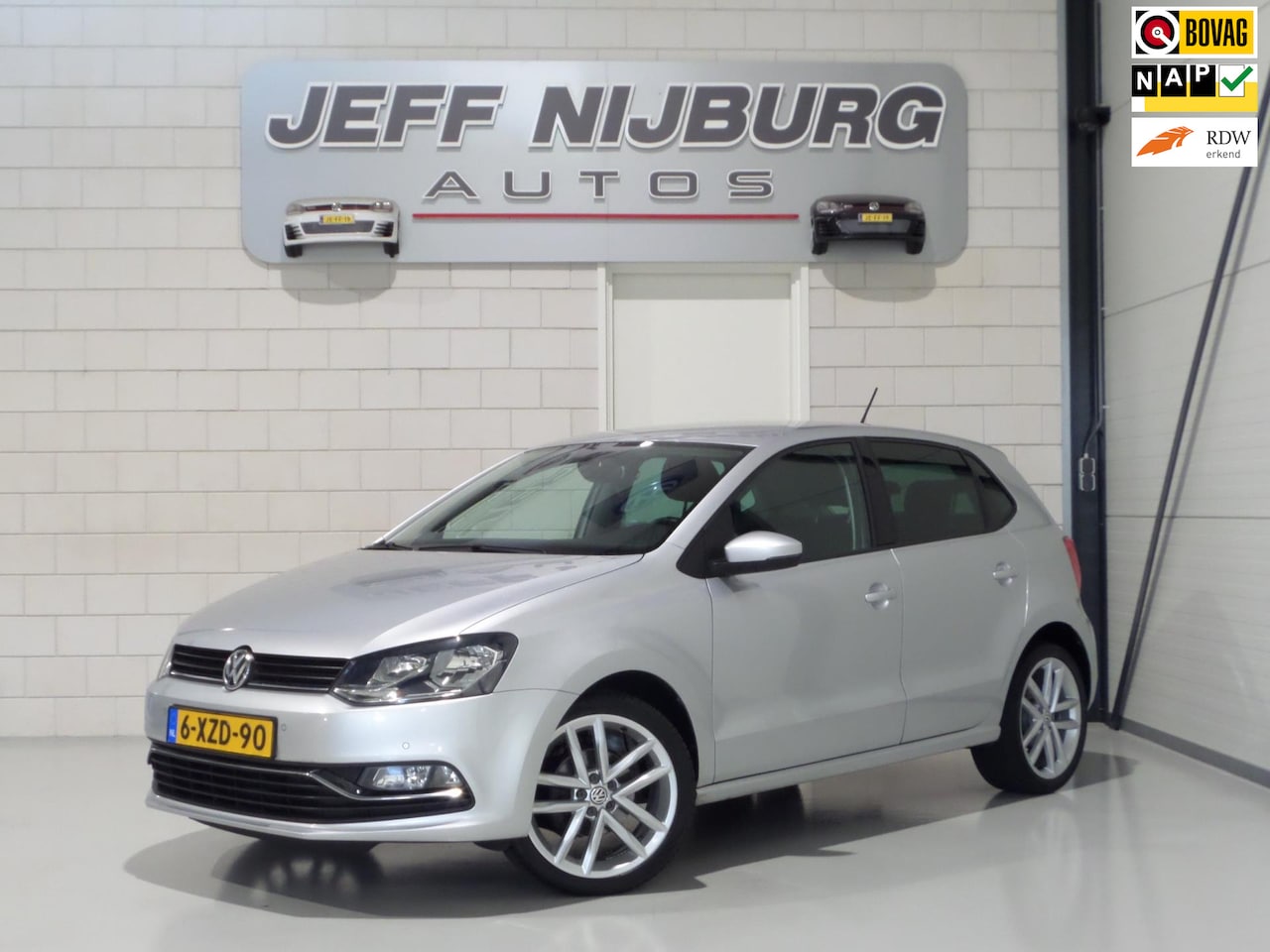 Volkswagen Polo - 1.2 TSI Highline "Origineel NL!" Navigatie Bluetooth Parkeersensoren Cruise-control 17"Vel - AutoWereld.nl