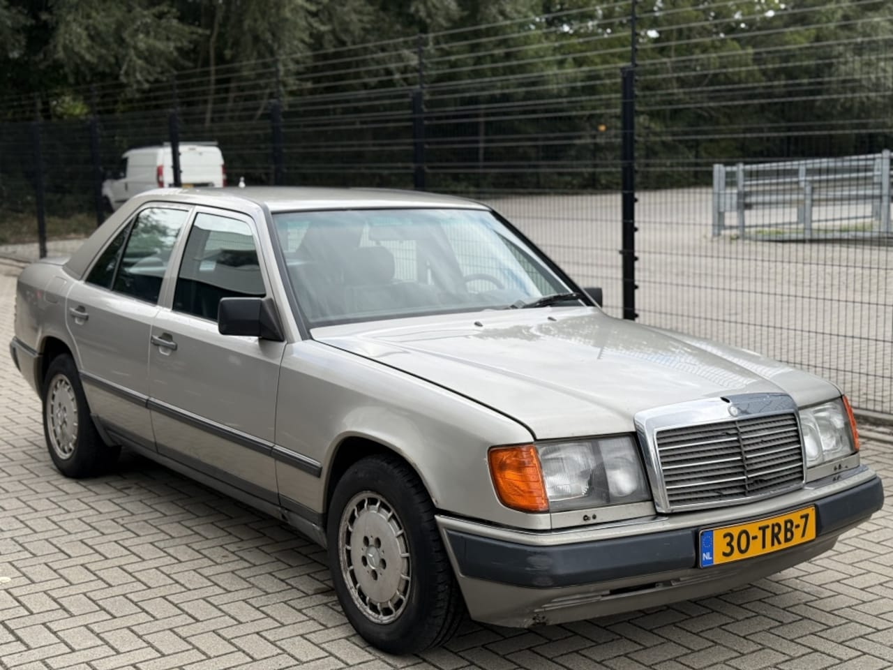 Mercedes-Benz 200-500 (W124) - 300 D | AIRCO | LEDER | ELEK RAMEN | BELASTINGVRIJ | OLDTIMER - AutoWereld.nl