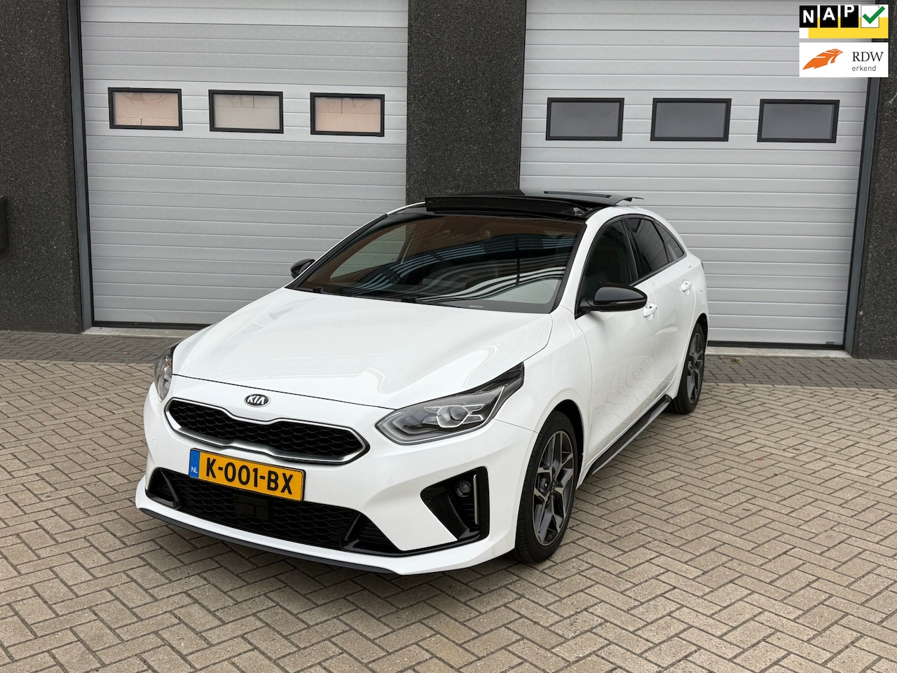 Kia Pro cee'd - 1.0 T-GDI GT-Line PANO/CAMERA/STOEL/STUURVERWARMING - AutoWereld.nl