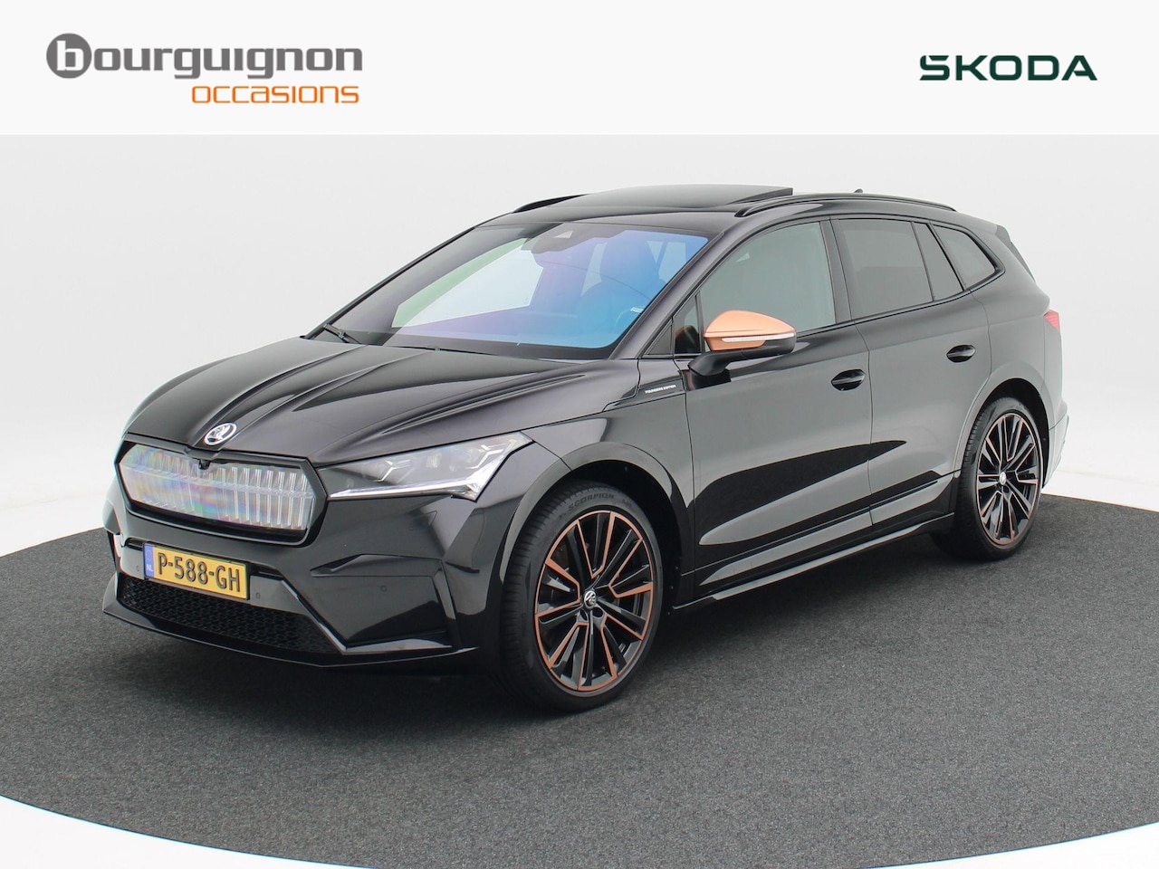 Skoda Enyaq iV - 80 Founders Edition Black 204 Pk | 360° Camera | Panorama Dak | Trekhaak | Carplay | Full - AutoWereld.nl