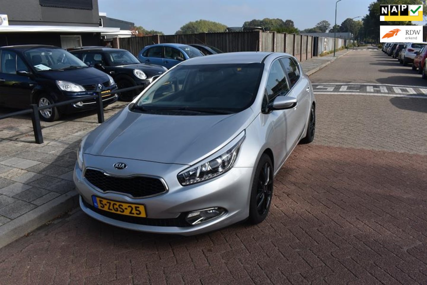 Kia Cee'd - 1.6 GDI ComfortLine Navigatie - AutoWereld.nl