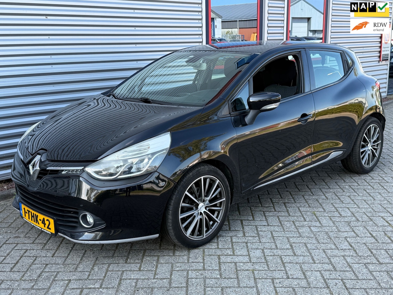 Renault Clio - 1.5 dCi ECO Authentique *Climatronic* - AutoWereld.nl