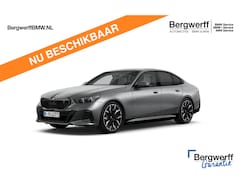 BMW i5 - eDrive40 M-Sport Pro - Pano - Trekhaak - Driving Ass Prof - Stoelventilatie