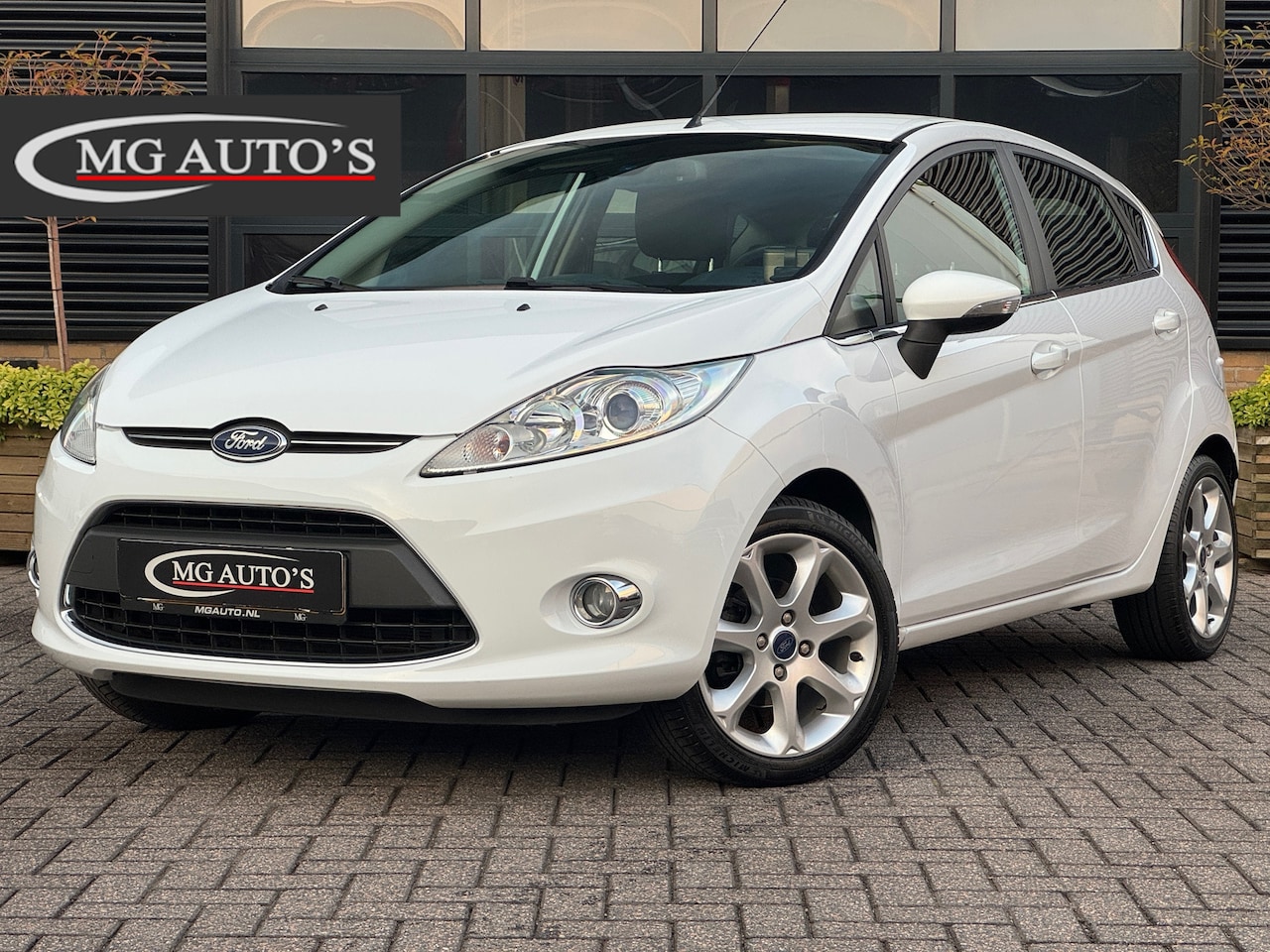 Ford Fiesta - 1.25 Titanium | Lederen Bekleding | Cruise Control | Climate Control | Stoelverwarming | E - AutoWereld.nl