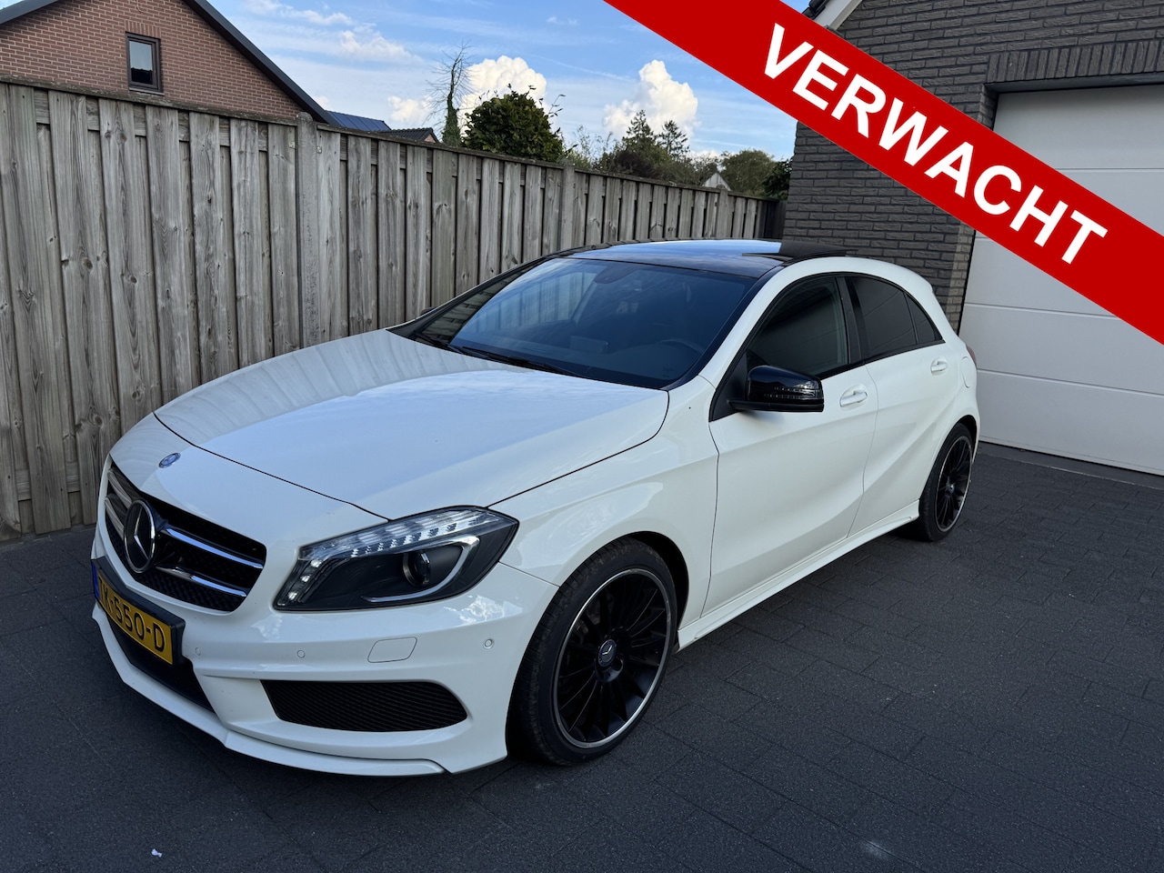 Mercedes-Benz A-klasse - 180 AMG Panoramadak Nightpakket SportLeder Navi Xenon/Led 18" Pdc - AutoWereld.nl