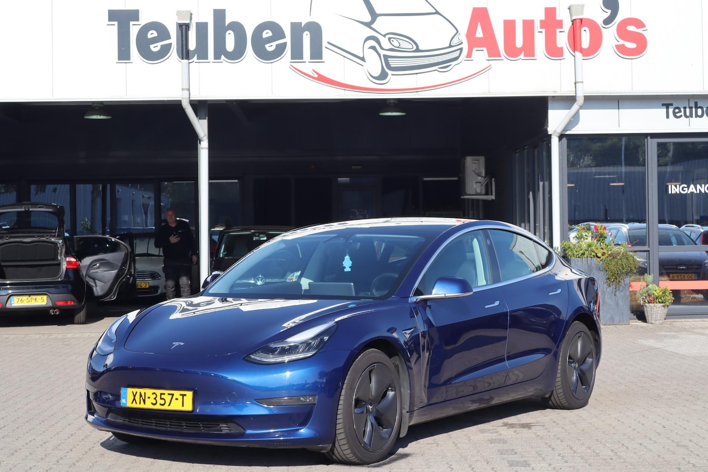 Tesla Model 3 - Long Range RWD Long Range AWD 75 kWh Autopilot, Lederen interieur, Stoelverwarming, Panoramadak, 360 came - AutoWereld.nl