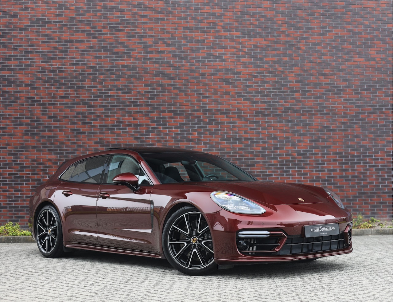 Porsche Panamera Sport Turismo - 4 E-Hyrbid 2.9 4 Platinum Edition | Cherry Red - Chrono - AutoWereld.nl