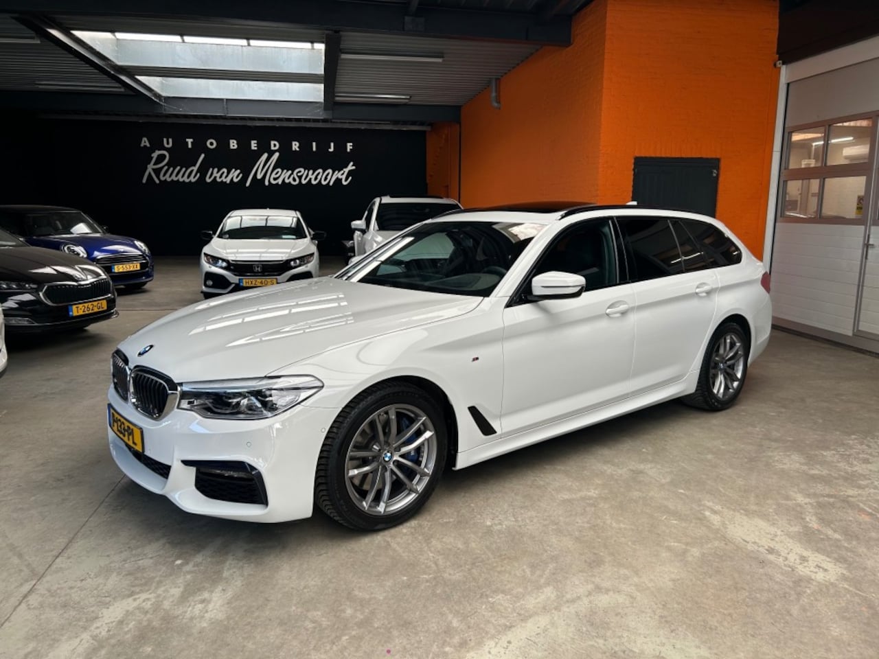 BMW 5-serie - 530I HIGH EXE M-Sport / Pano / Head-Up - AutoWereld.nl