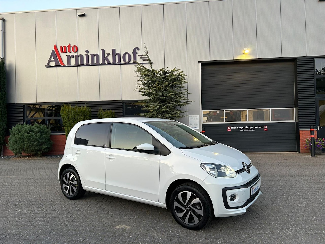 Volkswagen Up! - Active, Camera, autm. airco - AutoWereld.nl