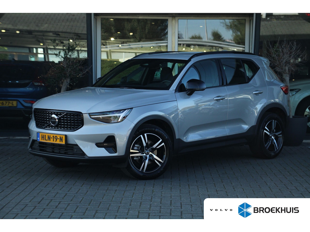 Volvo XC40 - 2.0 B4 Plus Dark | Harman Kardon | Camera | Elek stoelen met geheugen | BLIS | Adaptive Cr - AutoWereld.nl