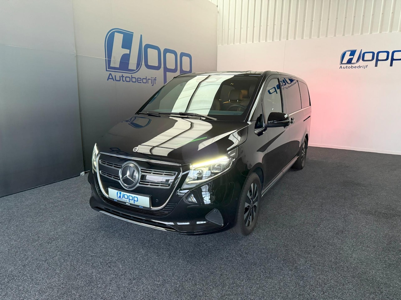 Mercedes-Benz EQV - 300 L2 - 8-pers AMG Facelift - Inter. & Exterieur pakket - 360 - Elec. deuren - Vol Opties - AutoWereld.nl
