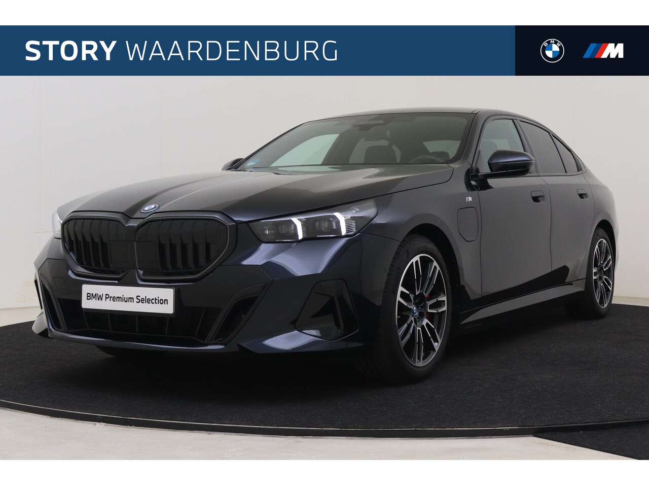 BMW 5-serie - 550e xDrive M Sport Automaat / Panoramadak / Trekhaak / Adaptief onderstel / Stoelventilat - AutoWereld.nl