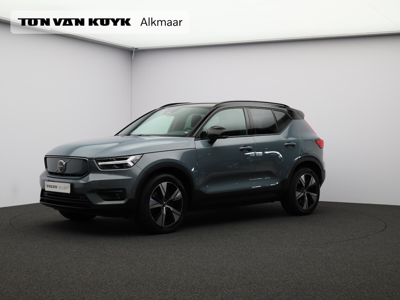 Volvo XC40 - Recharge Pro / Trekhaak / Adapt. Cruise Control / Pano. Dak / Stoel- + Stuurwielverwarming - AutoWereld.nl