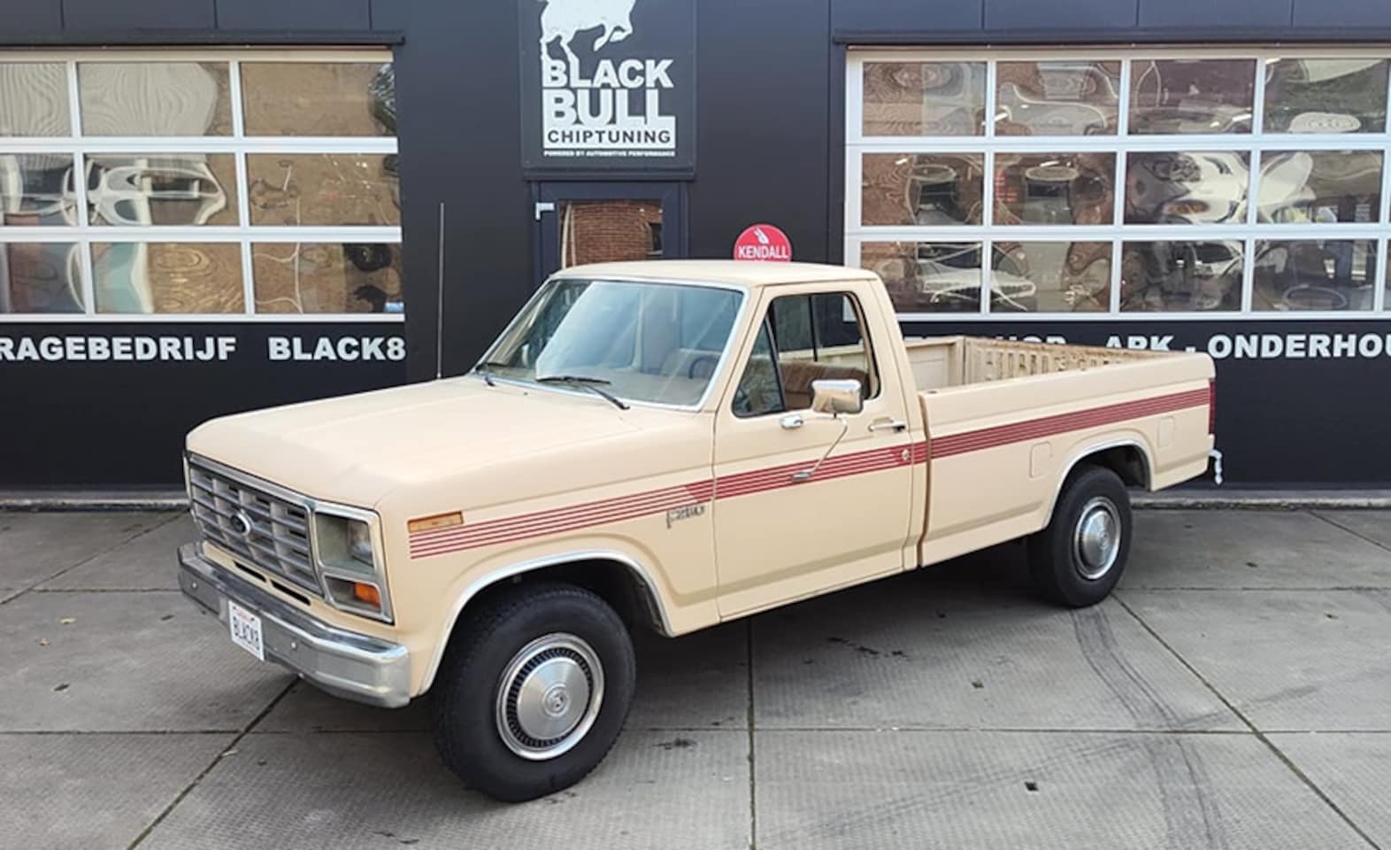 Ford F250 - F-250 Bullnose V8 - AutoWereld.nl