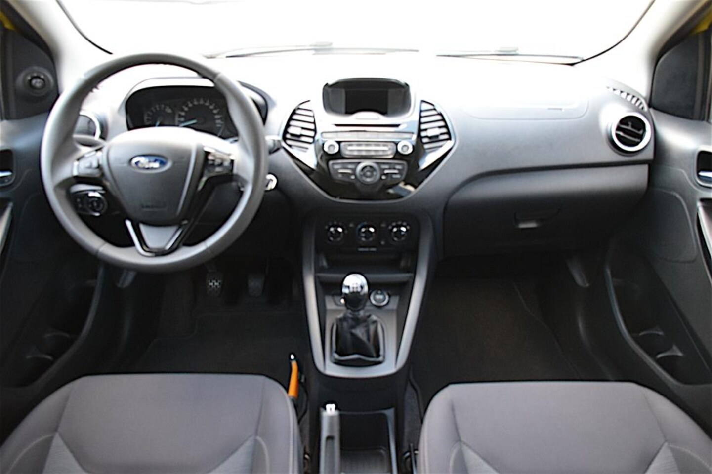 Ford Ka - 1.2 Trend Ultimate, Airco, Cruisecontrol, Eerste eigenaar, 29270KM, NAP