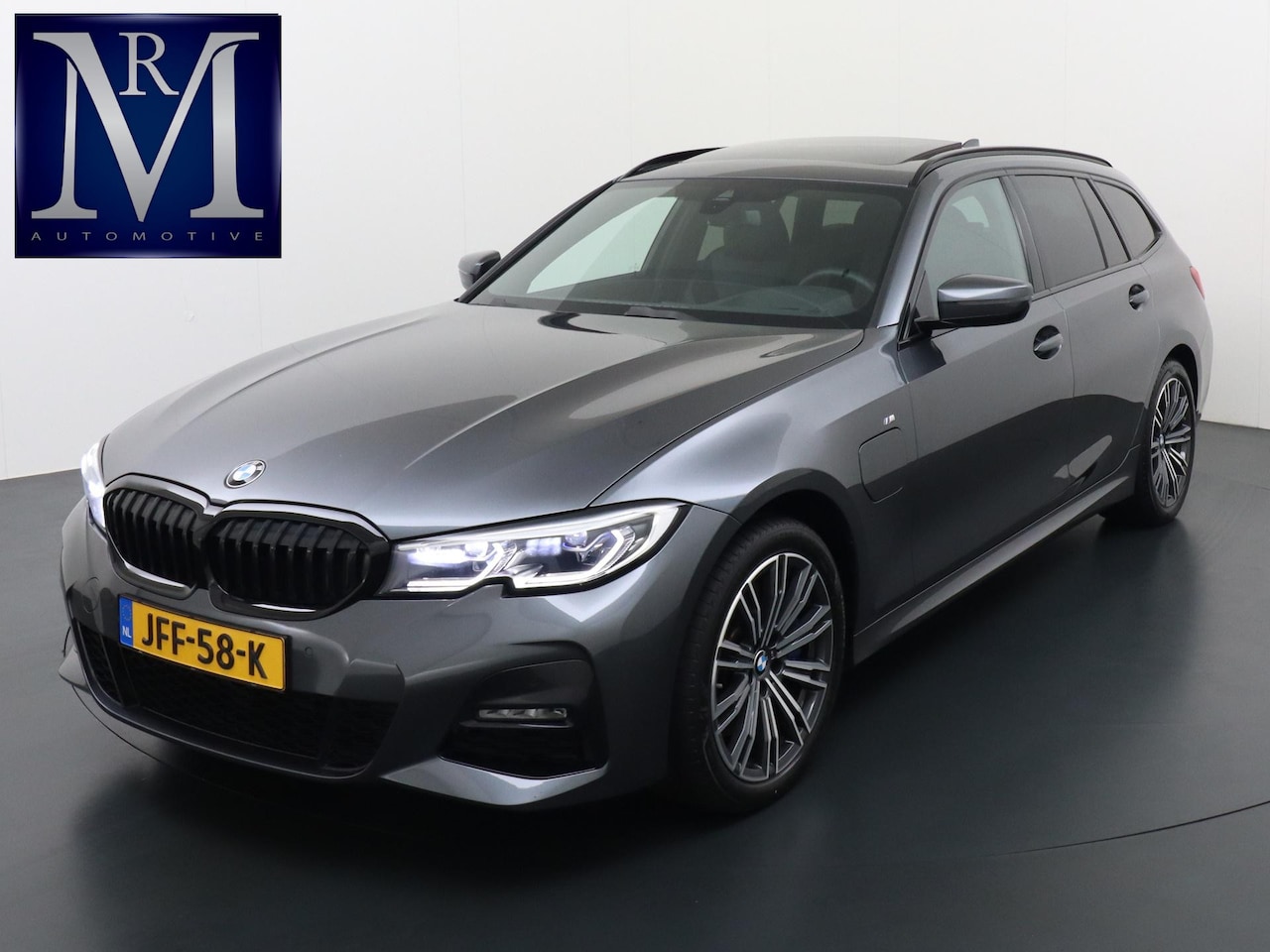 BMW 3-serie Touring - 330e High Executive M SPORT VAN: 36.900,- VOOR: 34.330,- UW HERFSTVOORDEEL: 1.670,- EURO | - AutoWereld.nl