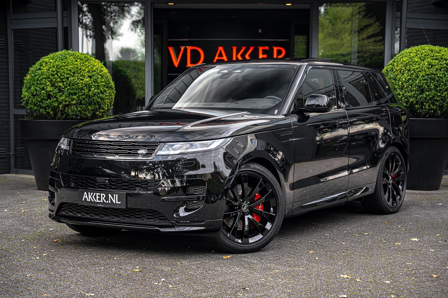 Land Rover Range Rover Sport - LANDROVER P550e Autobiography Vierwielsturing | Massage | 3D Camera | Head-up | 23 Inch - AutoWereld.nl
