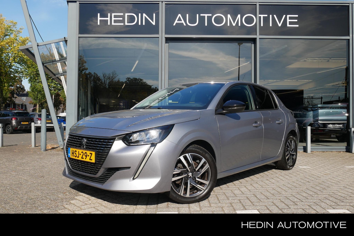 Peugeot 208 - 1.2 Allure 100PK | DAB | Navigatie | Parkeersensoren | LM velgen | Getinte ramen | - AutoWereld.nl