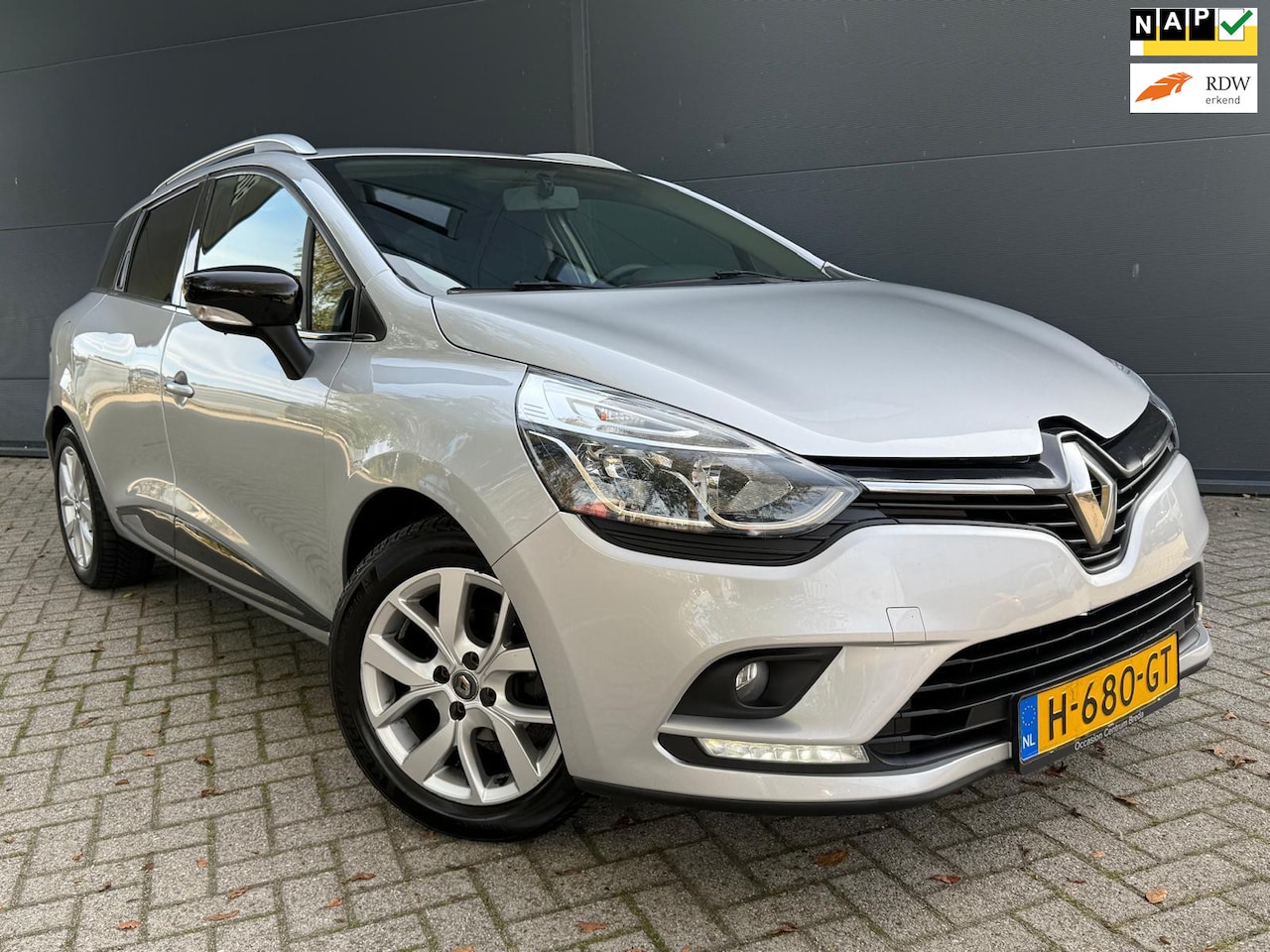 Renault Clio Estate - 0.9 TCe Limited/Navi/Airco/carplay/bluetooth/cruise/parkeer sensoren - AutoWereld.nl