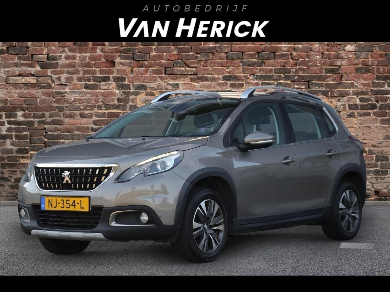 Peugeot 2008 - 1.2 PureTech Allure | Apple-Carplay | Trekhaak | Stoelverwarming - AutoWereld.nl