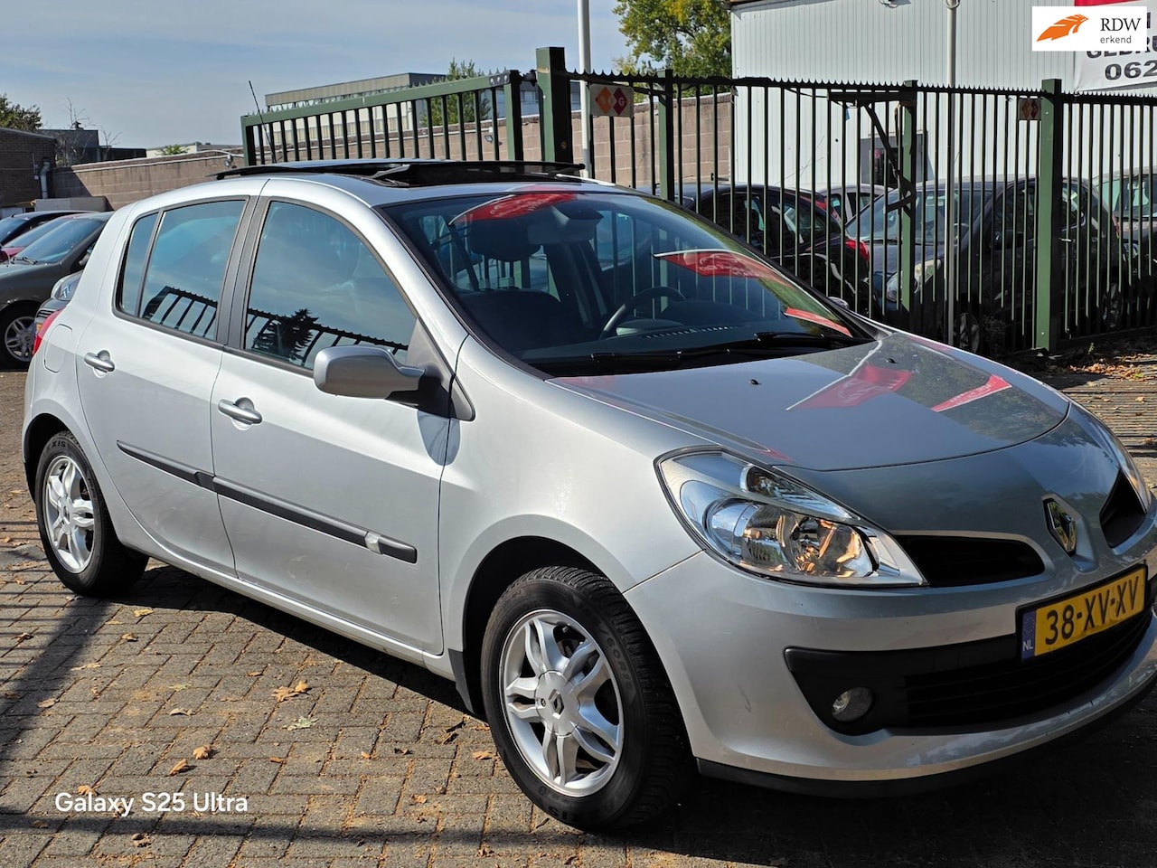 Renault Clio - 1.6-16V Dynamique S Automaat 1e eigenaar dealer onderhouden panorama dak cruis control - AutoWereld.nl